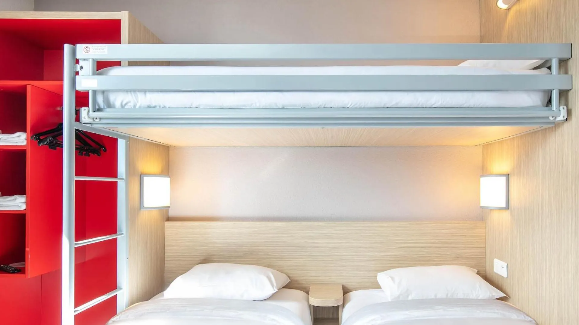 **  B&B Hotel Lyon Aeroport Saint-Quentin-Fallavier Franciaország