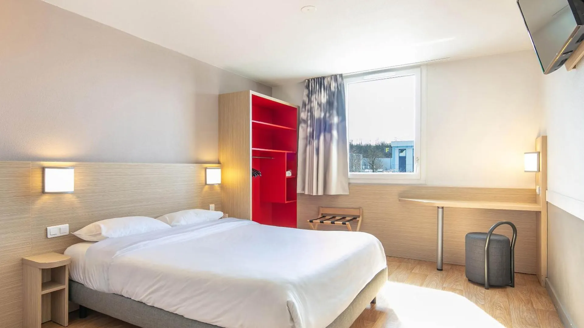 **  B&B Hotel Lyon Aeroport Saint-Quentin-Fallavier Franciaország