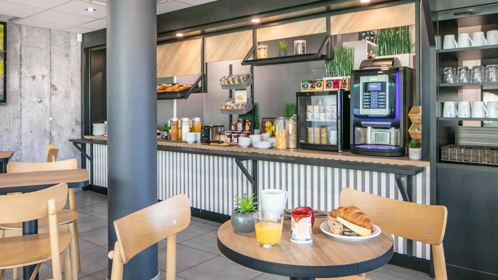 **  B&B Hotel Lyon Aeroport Saint-Quentin-Fallavier Franciaország