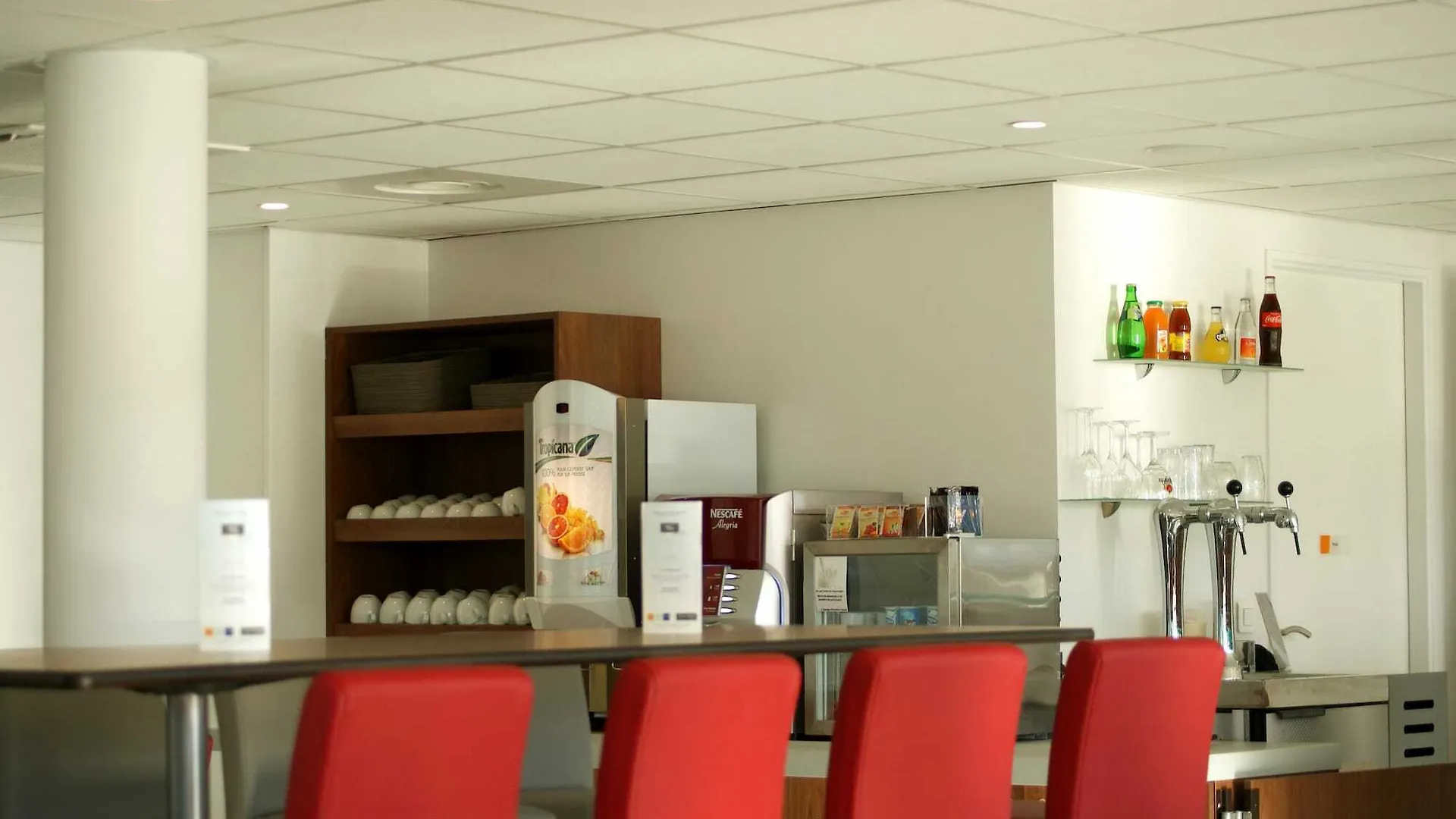 B&B Hotel Lyon Aeroport Saint-Quentin-Fallavier 2*,