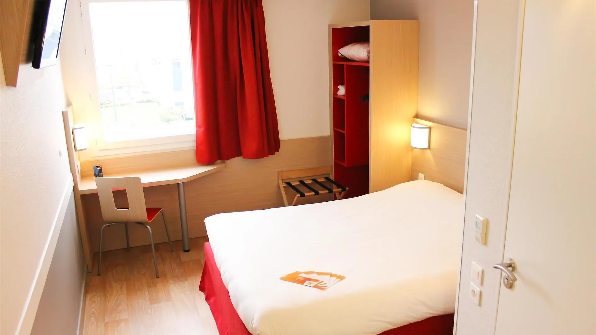 B&B Hotel Lyon Aeroport Saint-Quentin-Fallavier 2*,  France