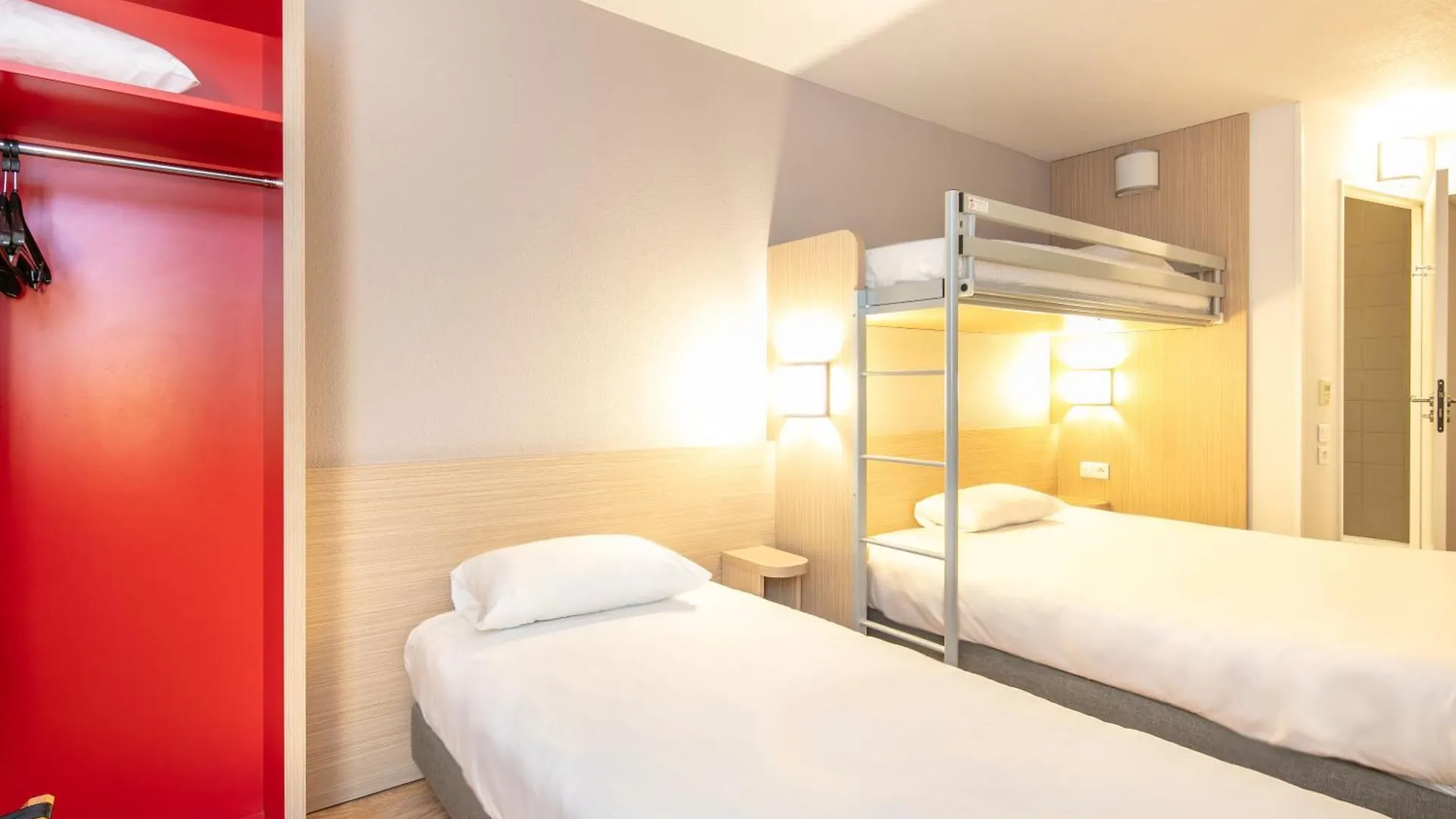 B&B Hotel Lyon Aeroport Saint-Quentin-Fallavier 2*,