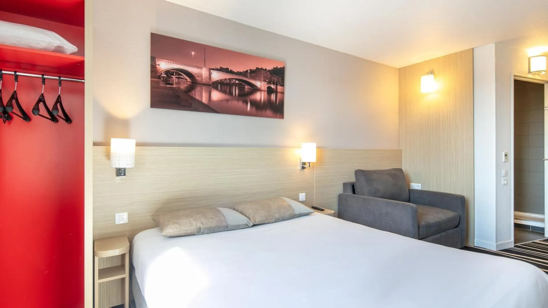 **  B&B Hotel Lyon Aeroport Saint-Quentin-Fallavier Frankreich