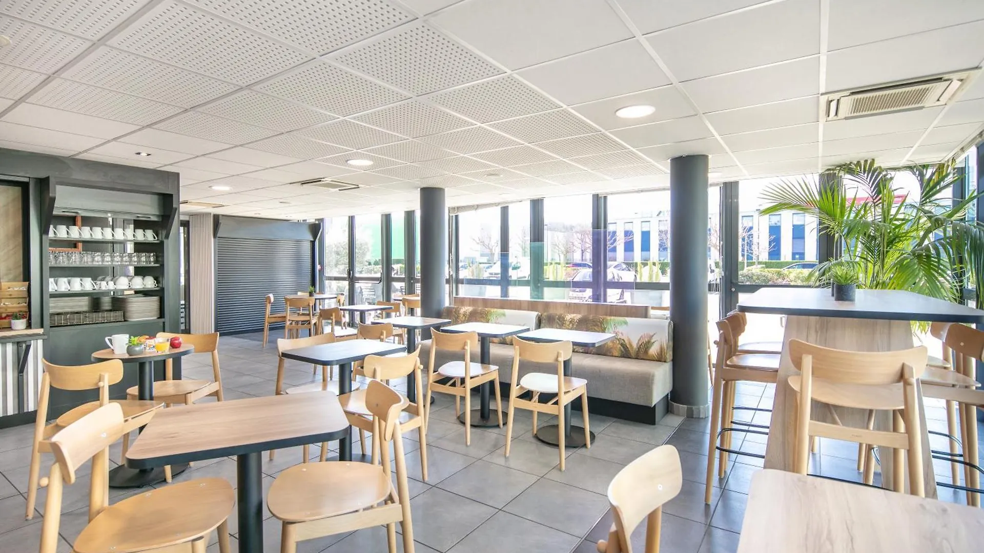 B&B Hotel Lyon Aeroport Saint-Quentin-Fallavier 2*,
