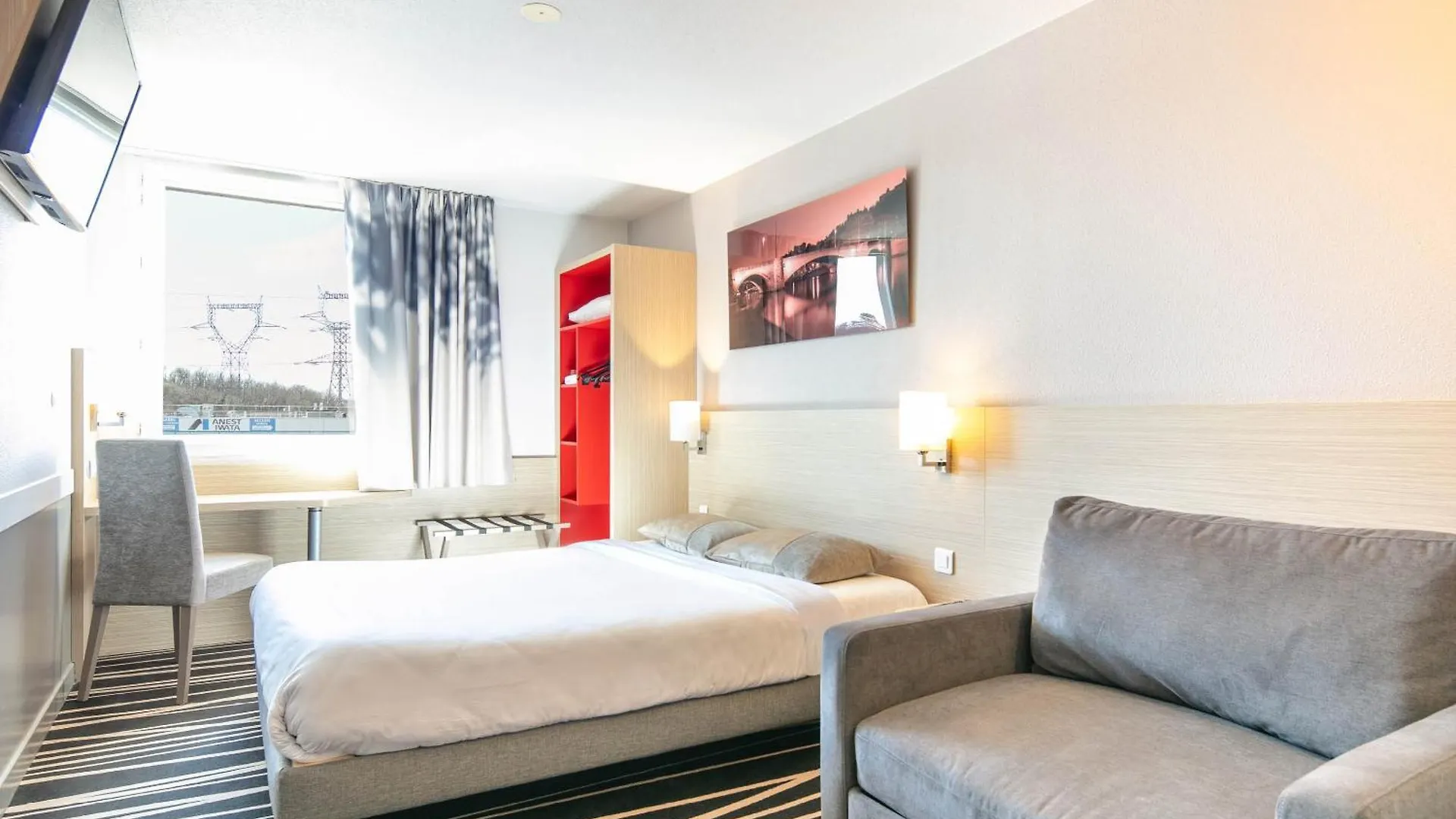 B&B Hotel Lyon Aeroport Saint-Quentin-Fallavier 2*,