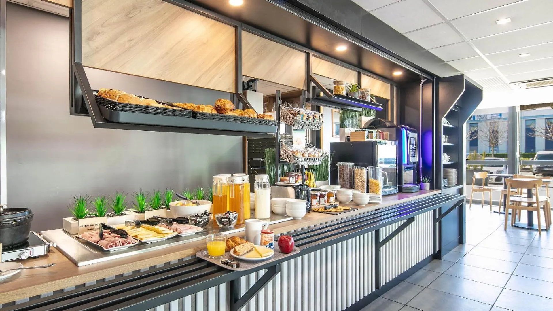 B&B Hotel Lyon Aeroport Saint-Quentin-Fallavier