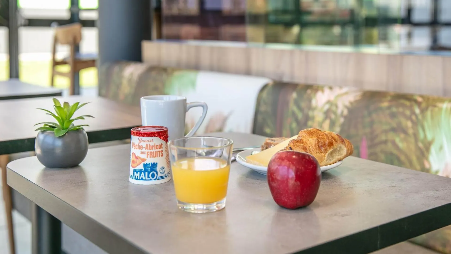 B&B Hotel Lyon Aeroport Saint-Quentin-Fallavier